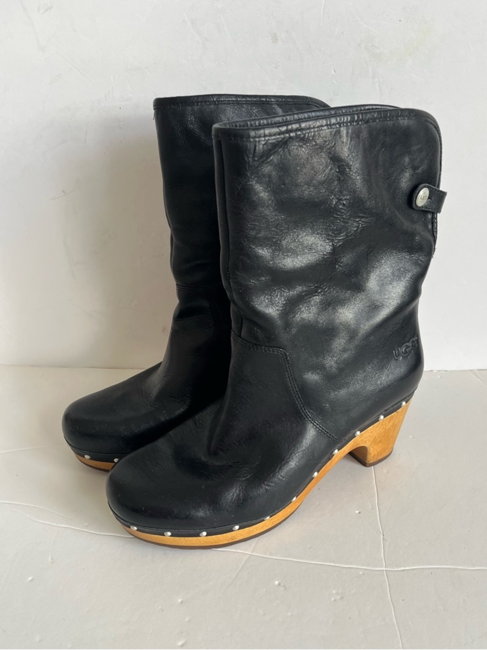 UGG Lynnea Black Leather Shearling Lined Wooden Heel Clog Boots Size 9